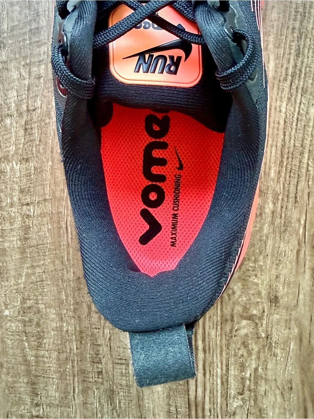 NEW Nike Vomero 18 Black Washed Coral Hot Lava HM6804-010 Women’s Size 8.5